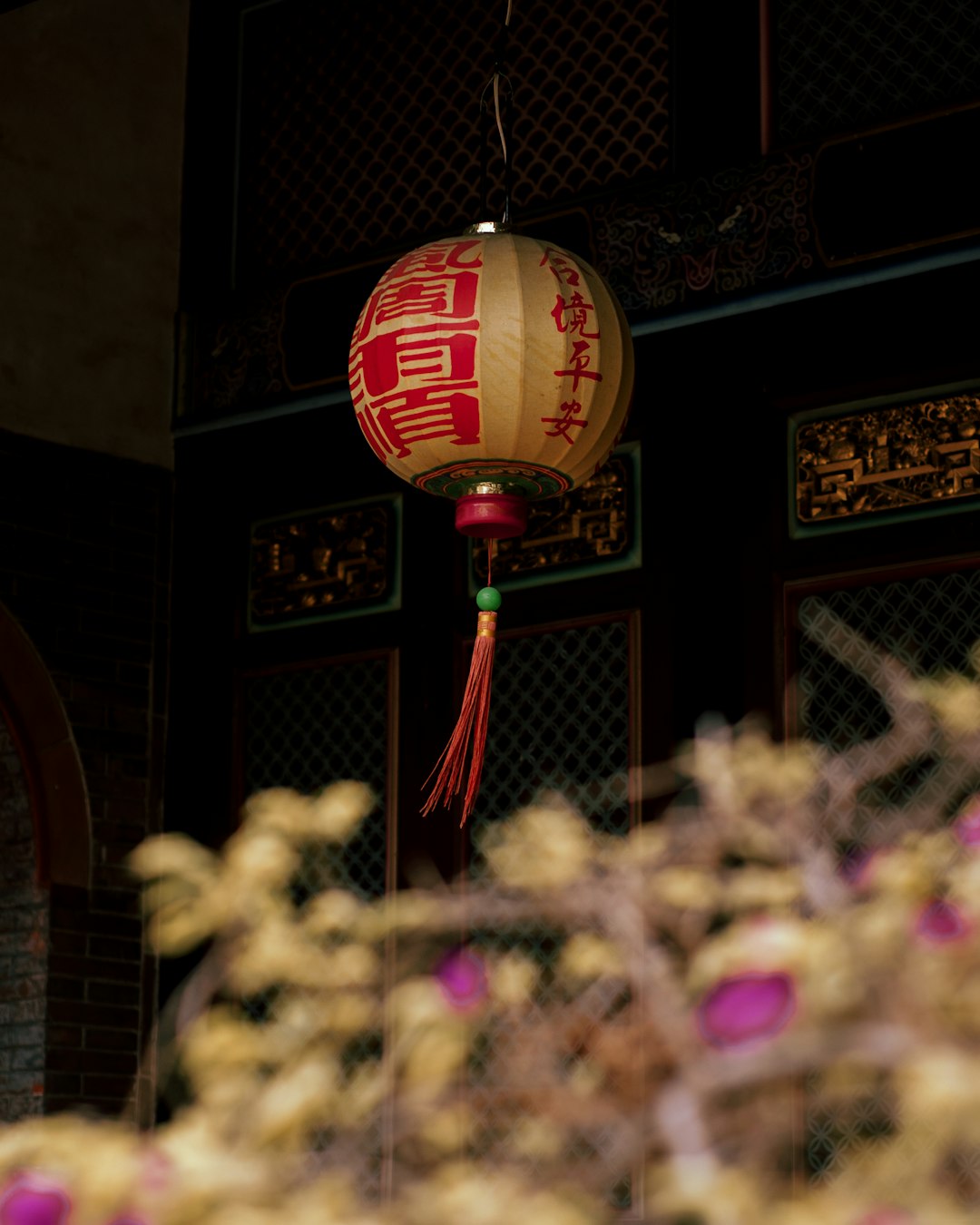 red and white chinese lantern