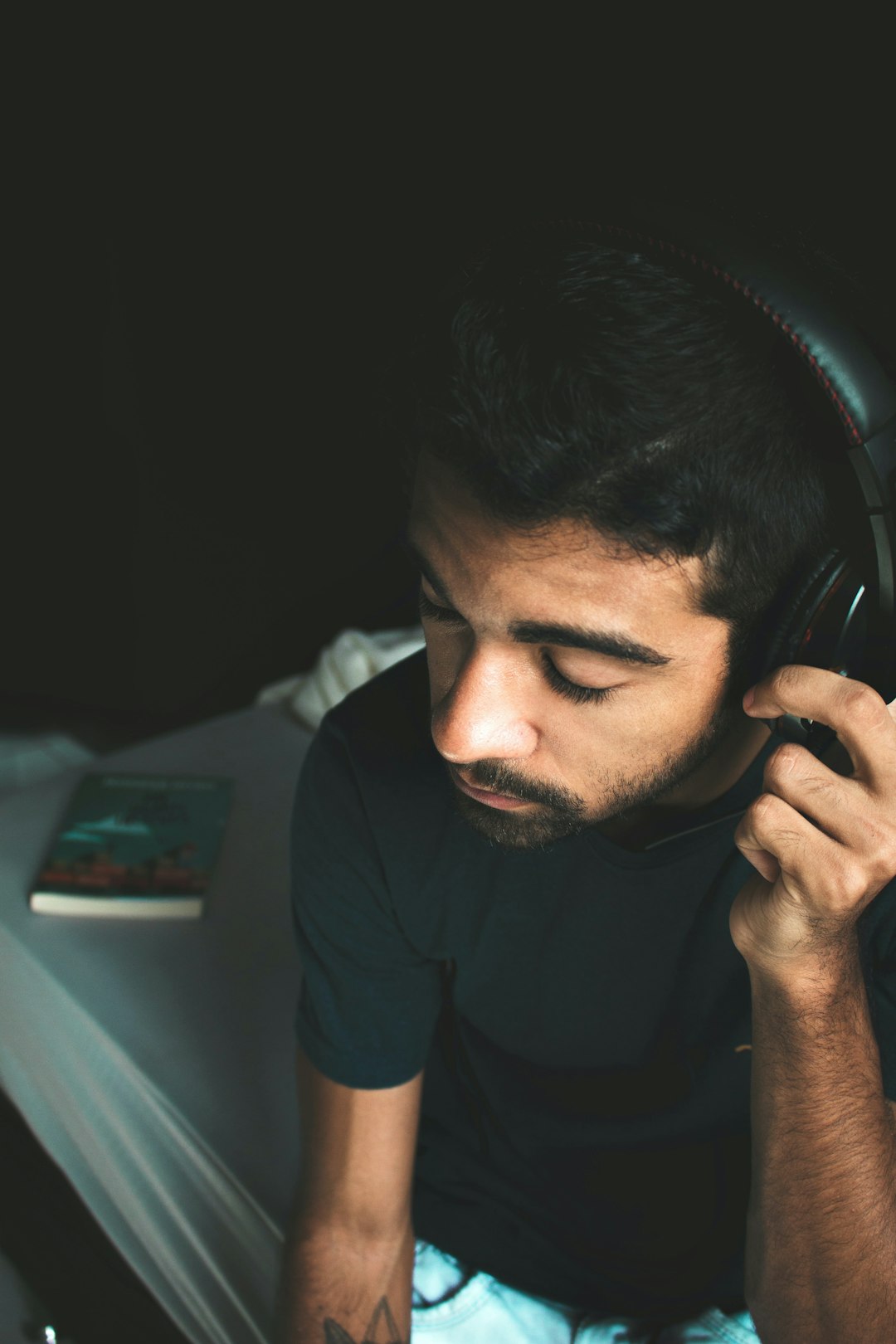 man in black crew neck t-shirt wearing headphones
