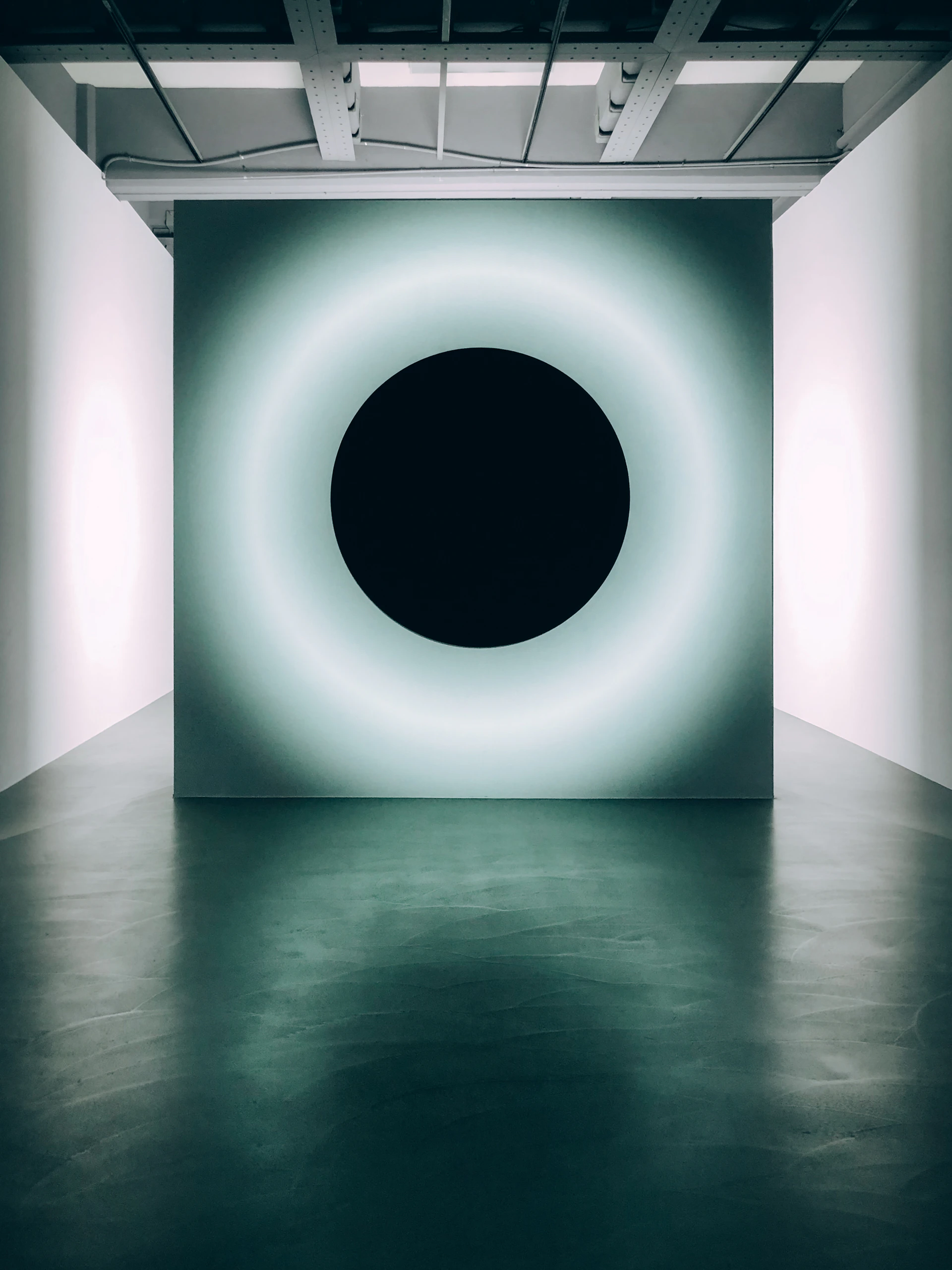 gray computer monitor