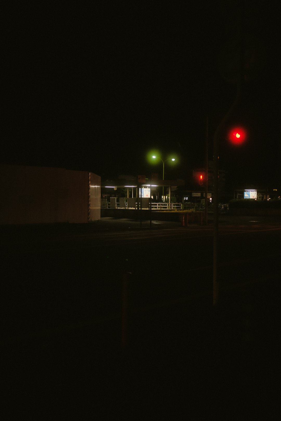 traffic light on red light during night time