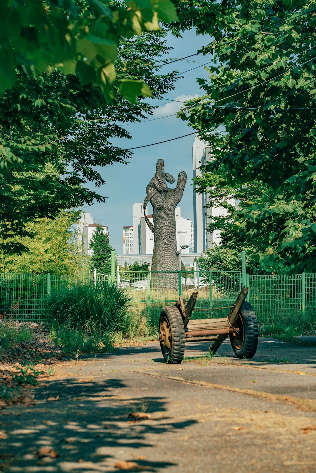 gray concrete statue near green trees during daytime