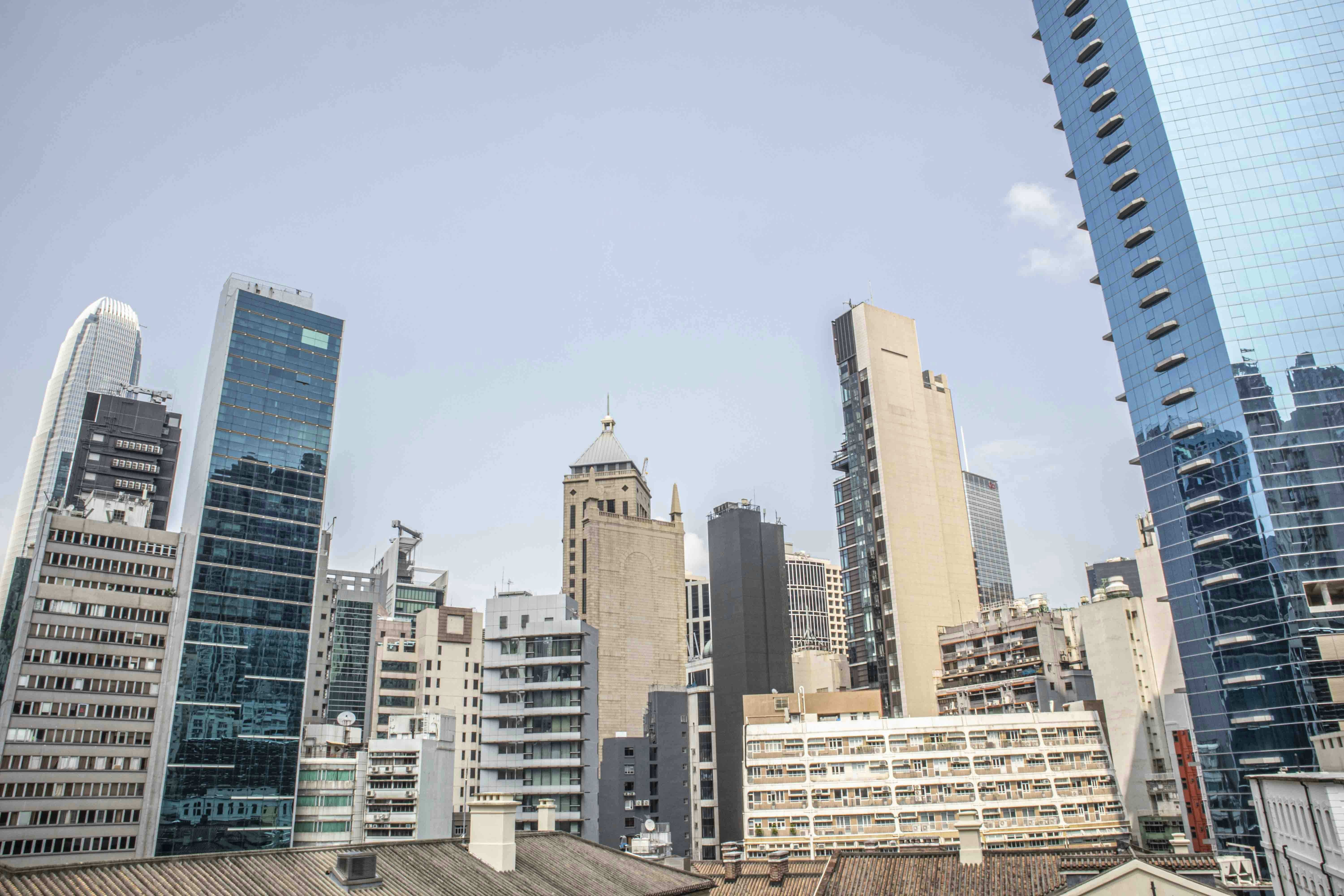 photo 1627402121129 81c69c0ea69a?crop=entropy&cs=tinysrgb&fit=max&fm=jpg&ixid=M3w1MjQ0NjR8MHwxfHNlYXJjaHwxMHx8Z29vZCUyMGZyaWVuZHN8ZW58MHwwfHx8MTc2MjI4OTY5Nnww&ixlib=rb 4.1