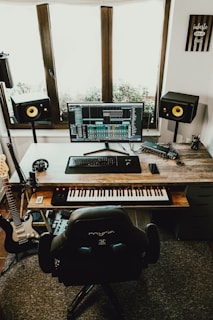 black and white electric piano keyboard