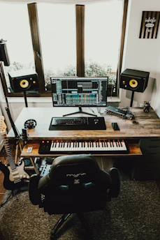 black and white electric piano keyboard