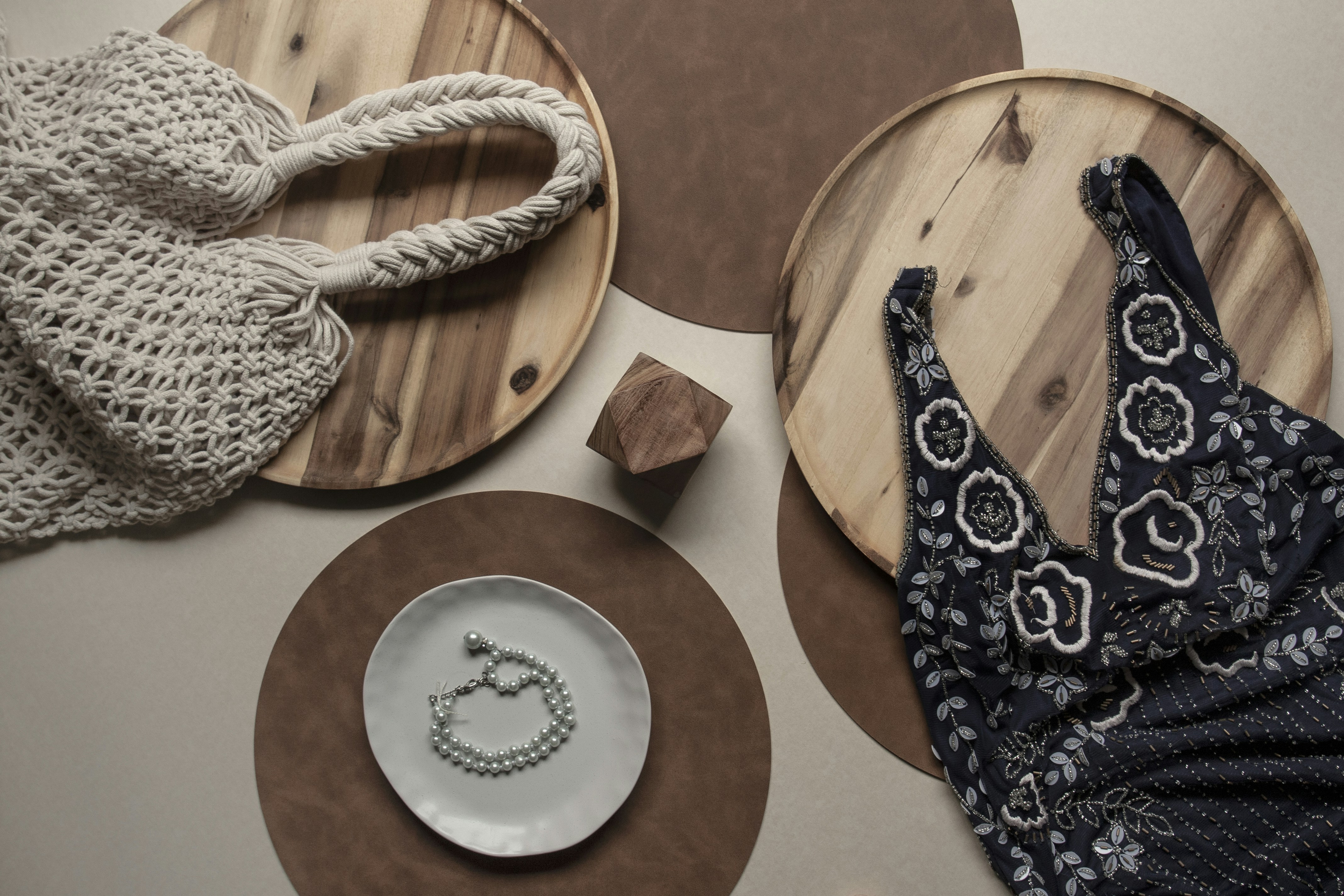 Photo by laarkstudio