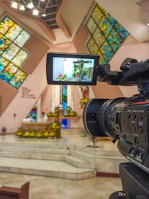 black dslr camera on black tripod