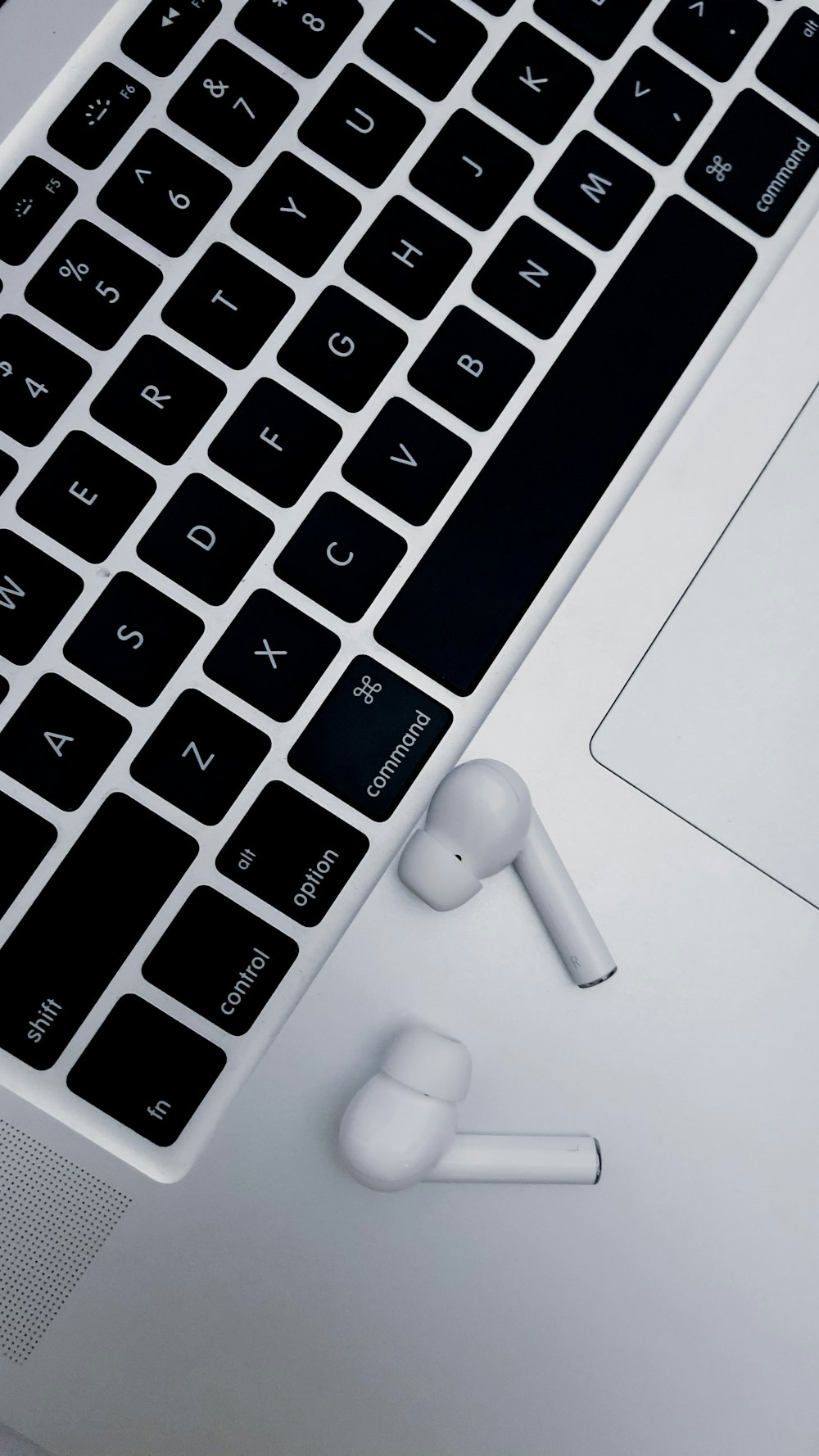 white apple earpods on macbook pro