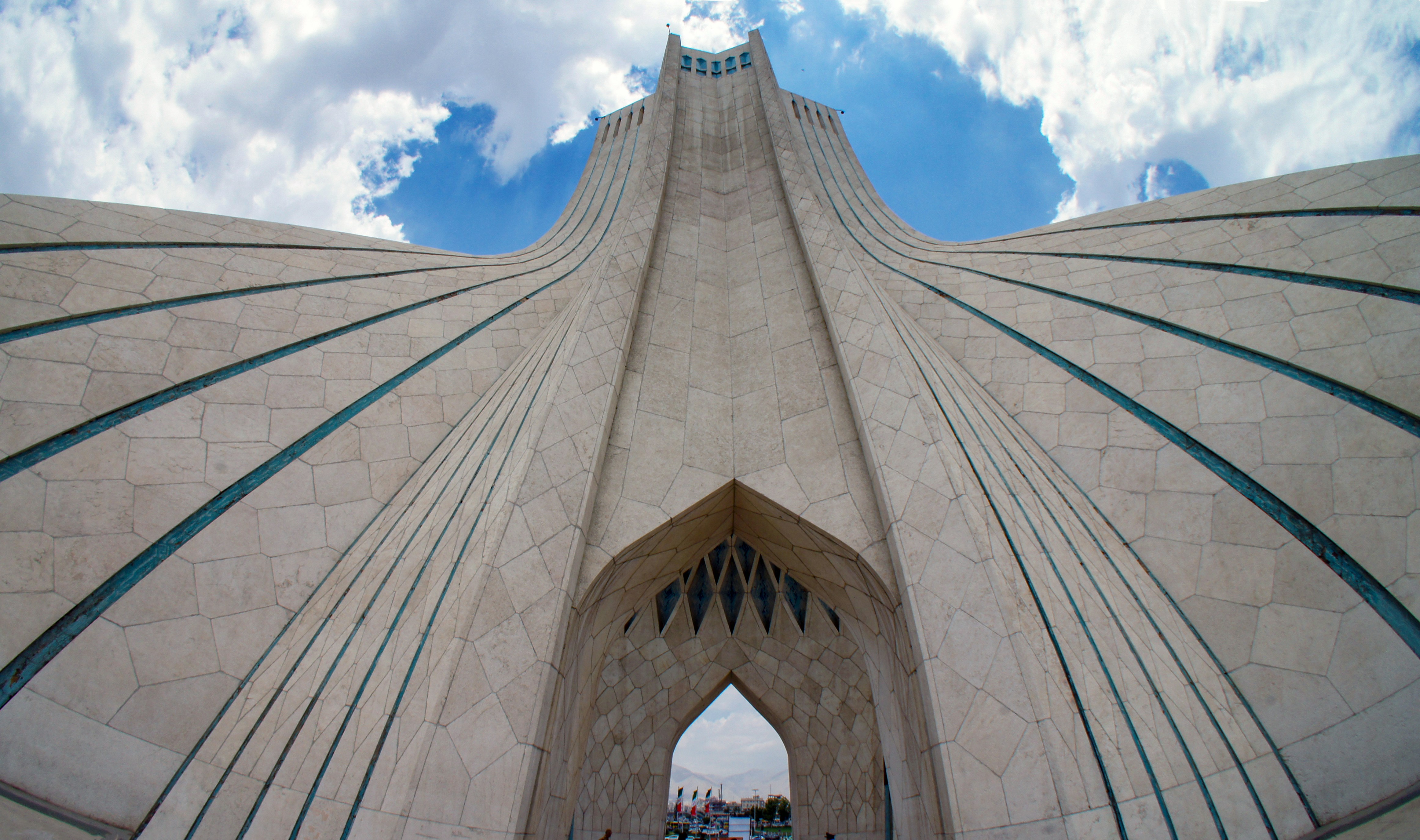 Iran Denies US Talks as Oil Markets React to Sanctions