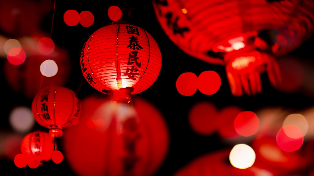 red and white chinese lantern