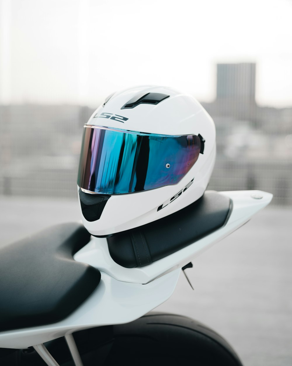 white and black full face helmet