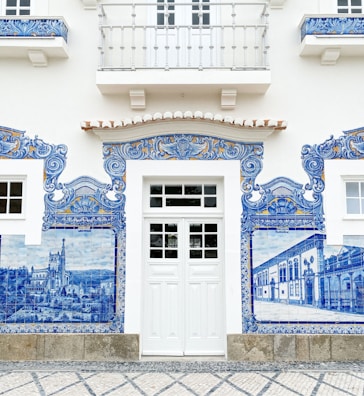 blue and white concrete house