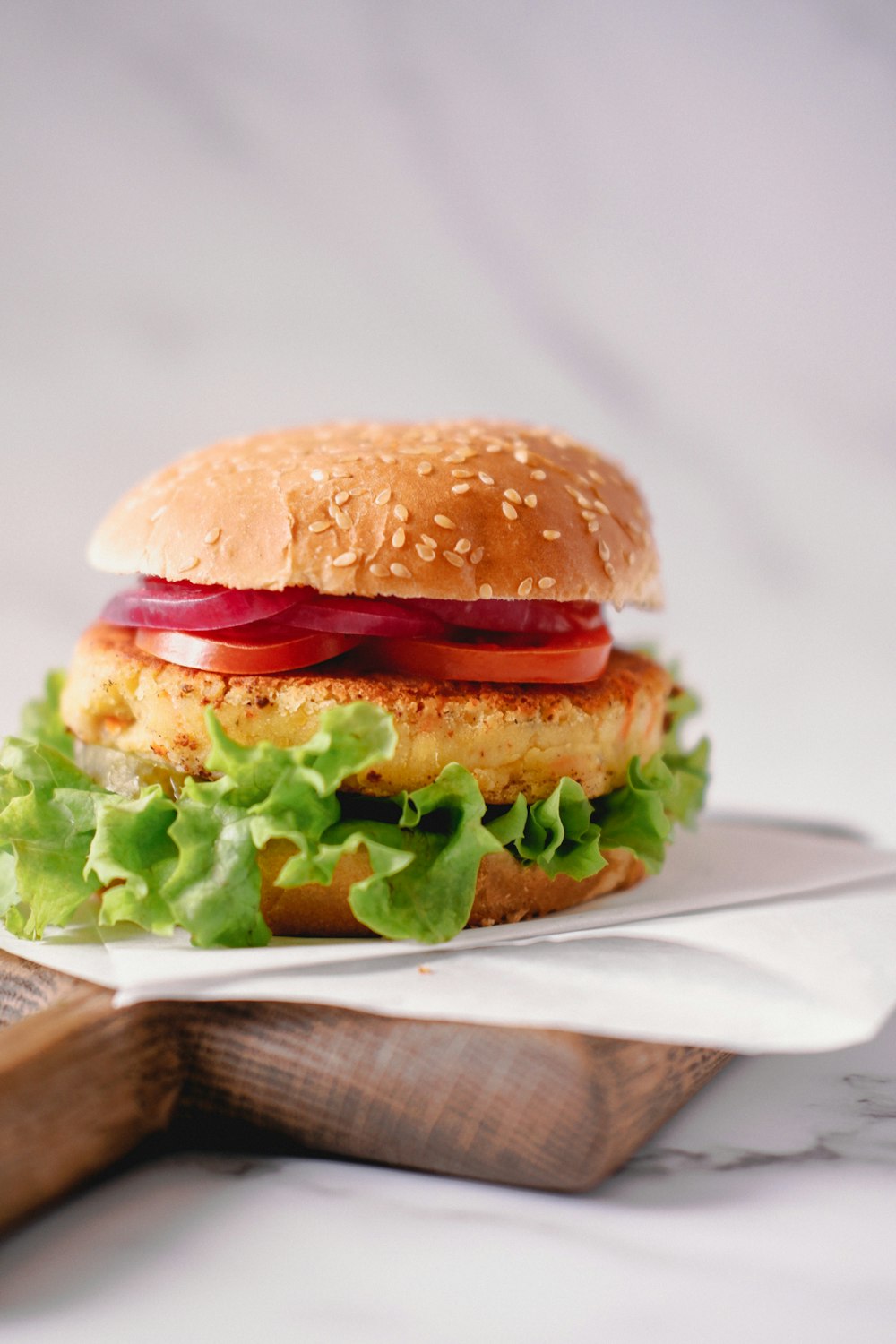 a chicken sandwich with lettuce and tomato slices