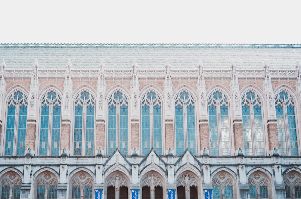 blue and brown concrete building