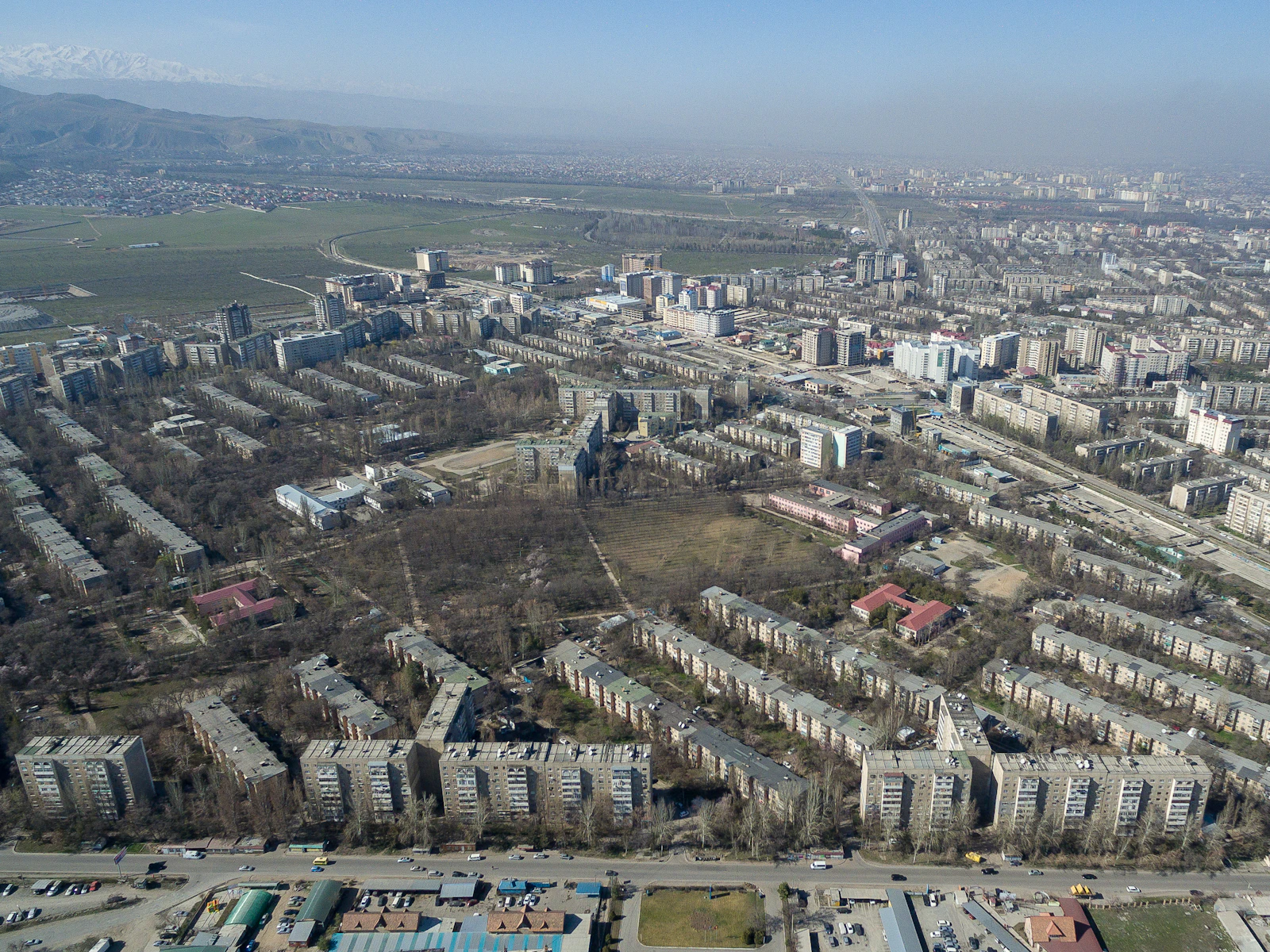 Osh from the air, the city spread across the Fergana valley