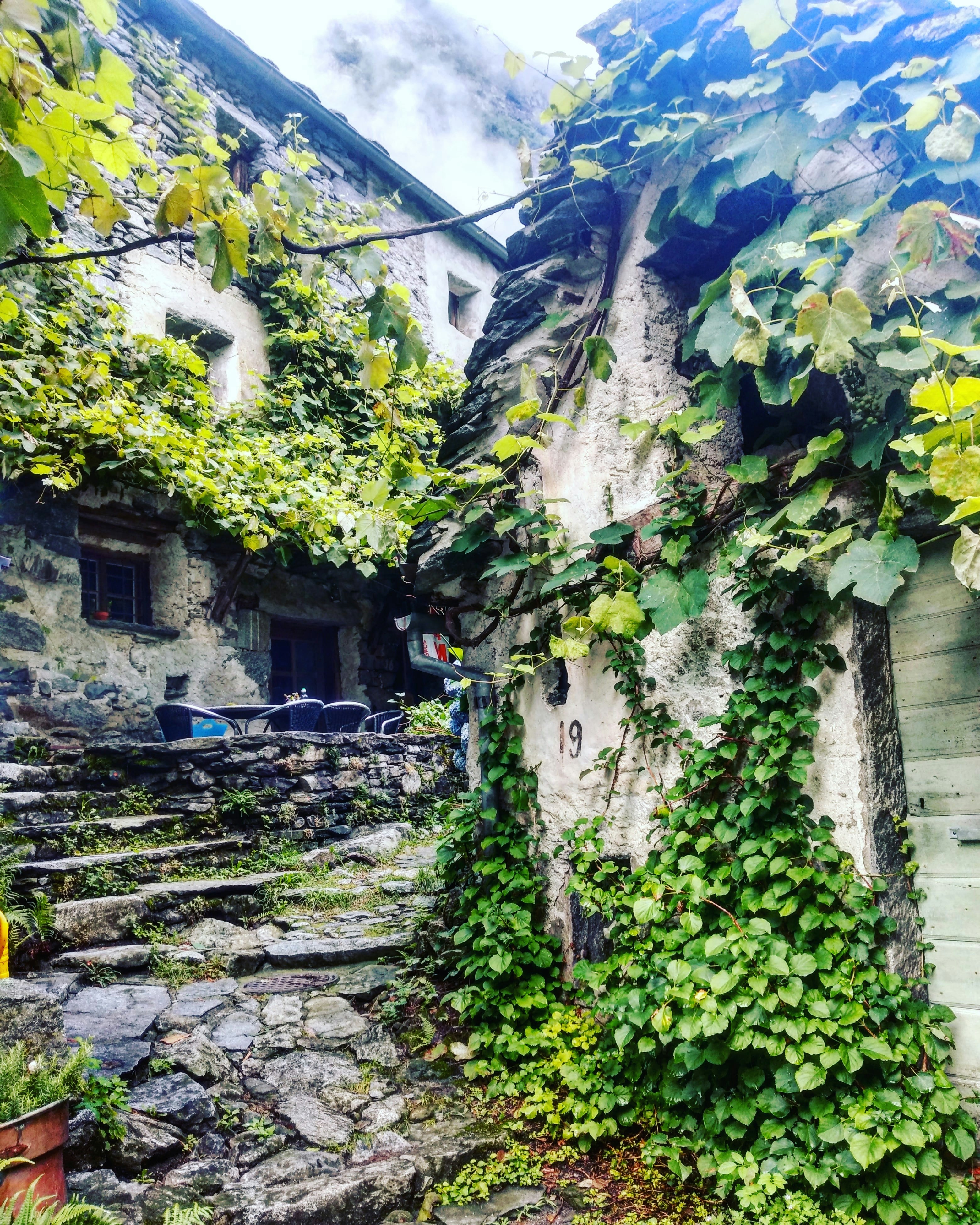 Les Avantages Écologiques de la Chaux dans l&rsquo;Enduit Imitation Pierre