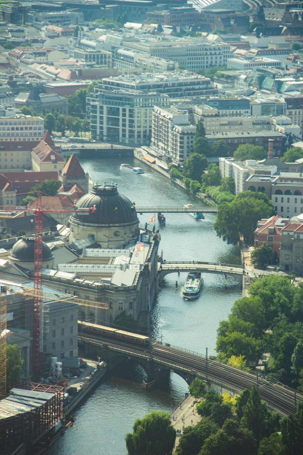 Vista aérea de los edificios de la ciudad durante el día