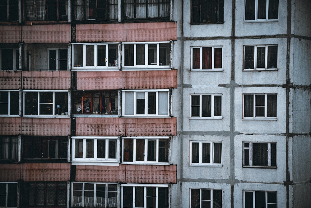 brown and white concrete building