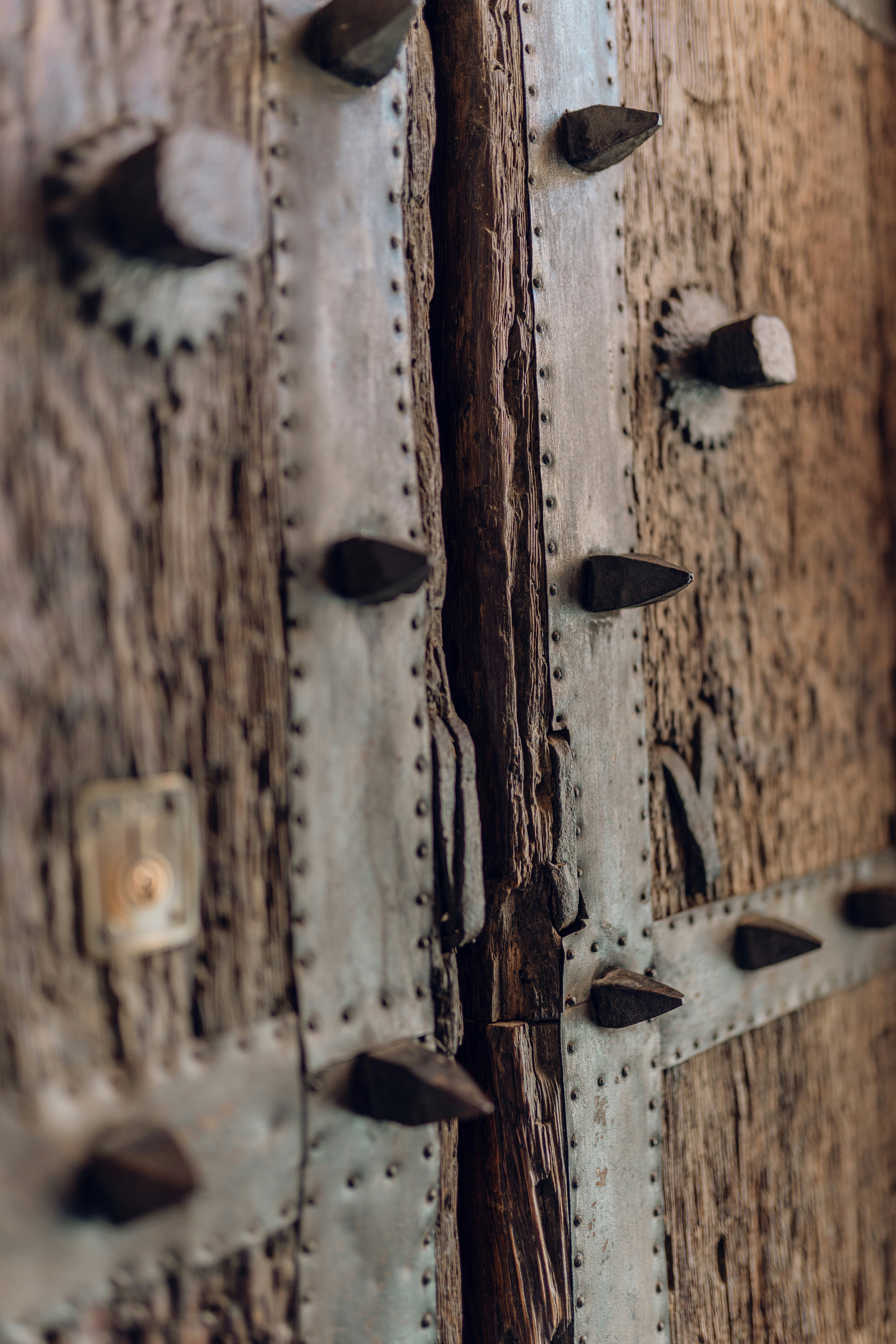 Gantungan kunci kayu custom untuk souvenir.