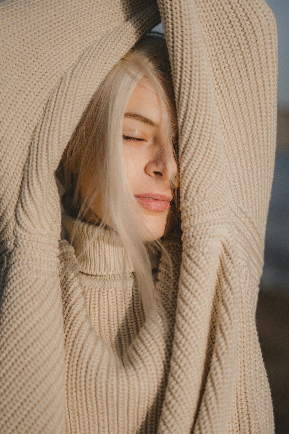 woman in white knit scarf