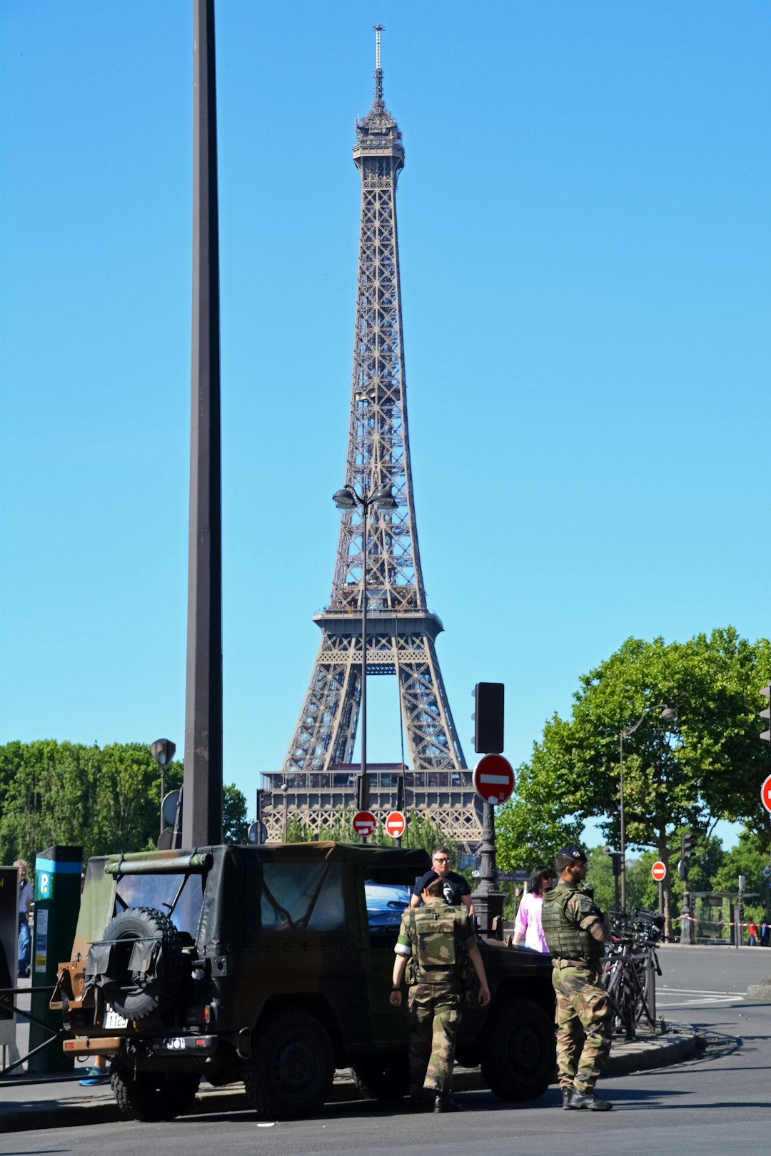 people standing near eiffel tower during daytime