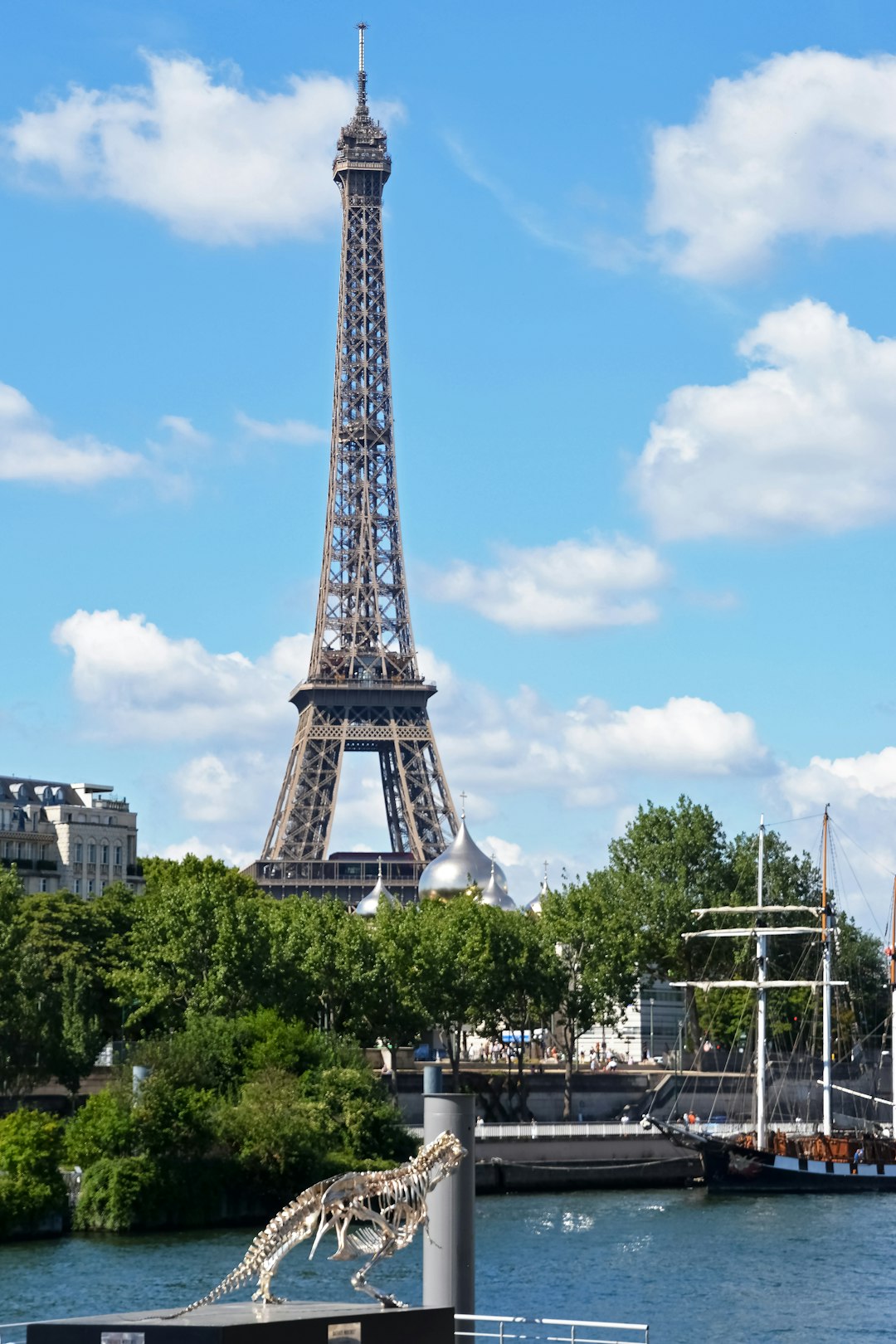 eiffel tower under blue sky during daytime