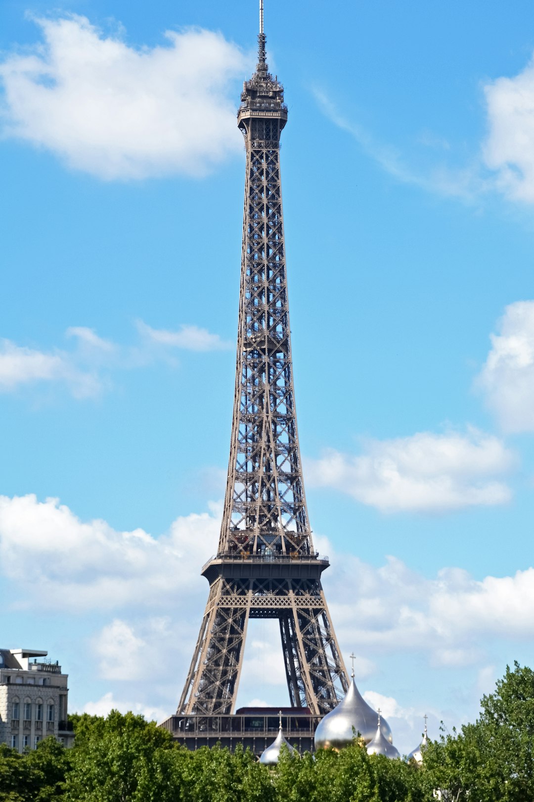 eiffel tower under blue sky during daytime