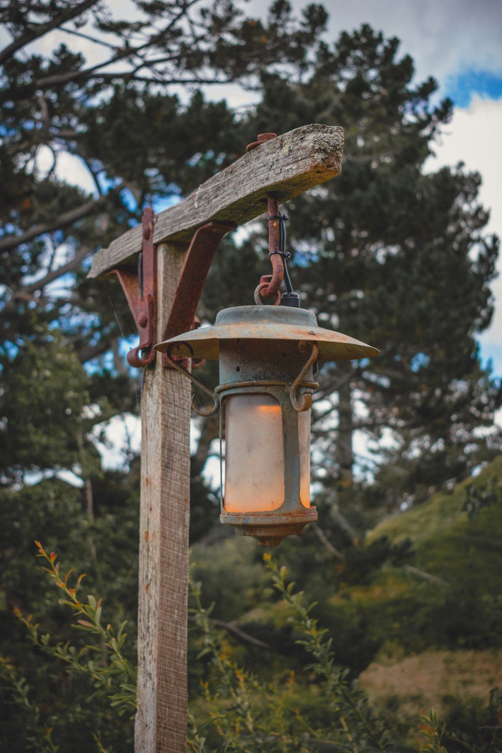 brown wooden post with lamp