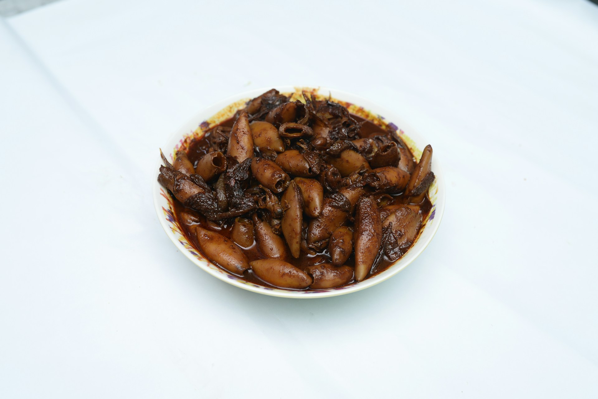 black and white bed linen