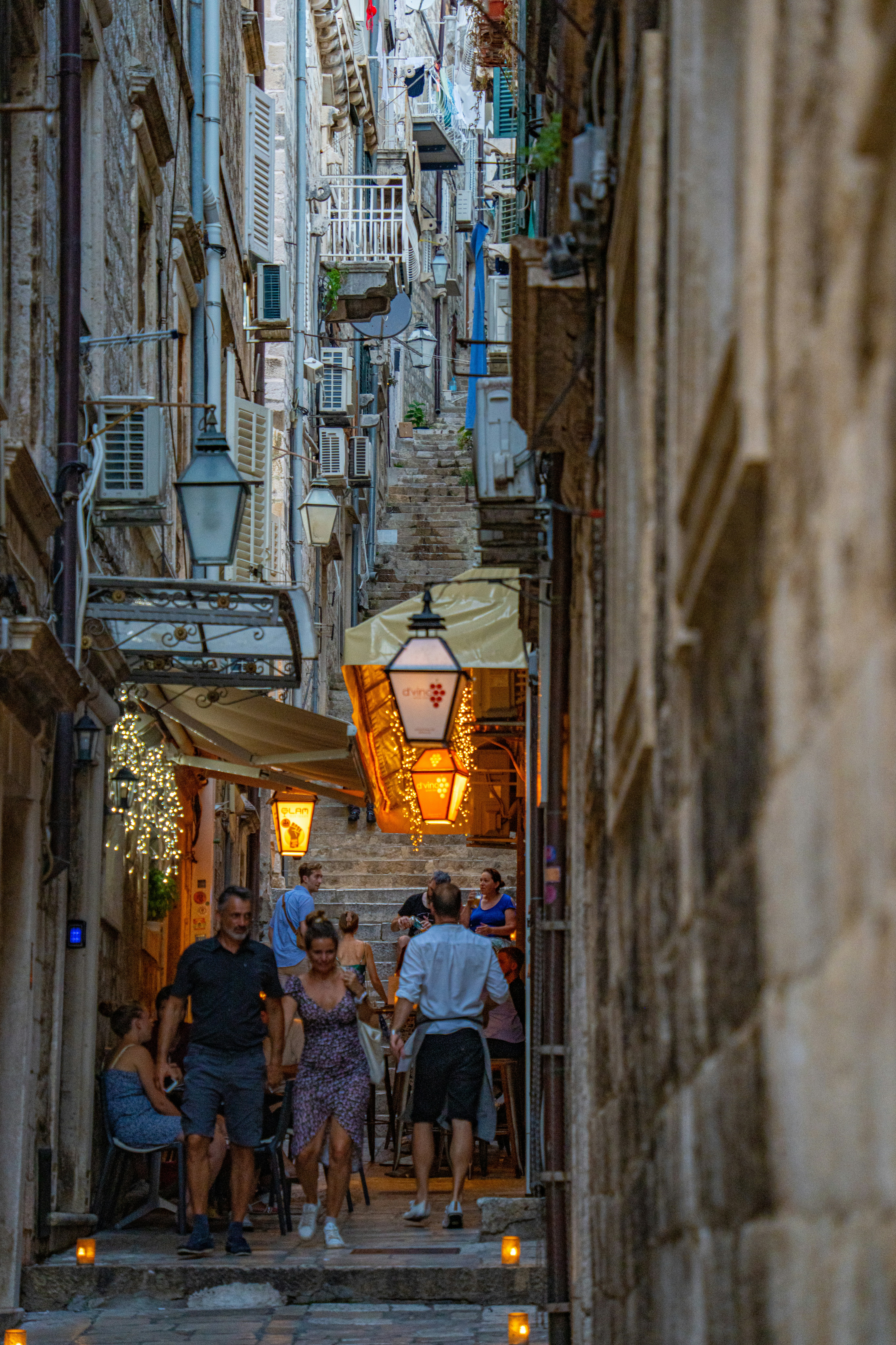 Planning Your Visit — Crowds, Seasons, and the GoT Walking Tours