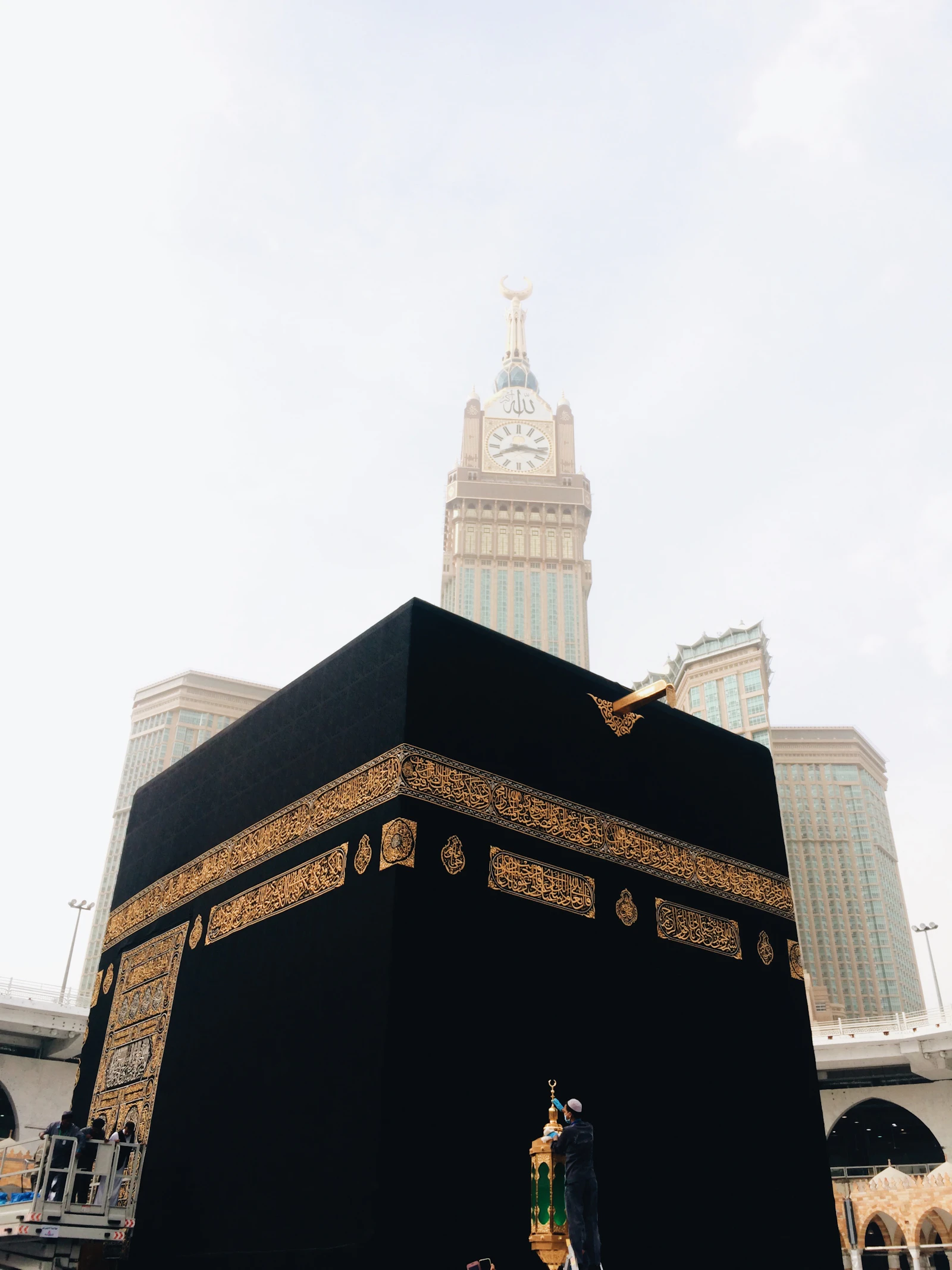 Kaaba and the Abraj Al-Bait clock tower in Makkah, best content creation agencies in Makkah