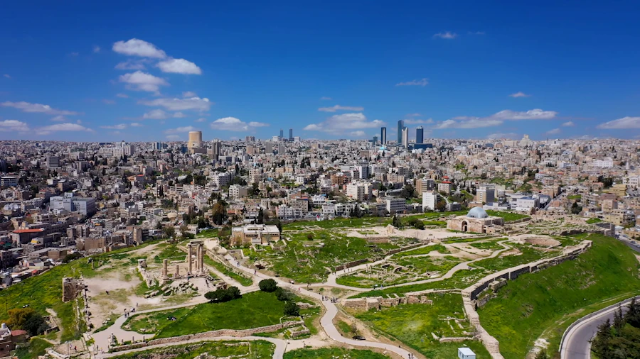 أفق مدينة عمّان عاصمة الأردن من فوق تلة القلعة
