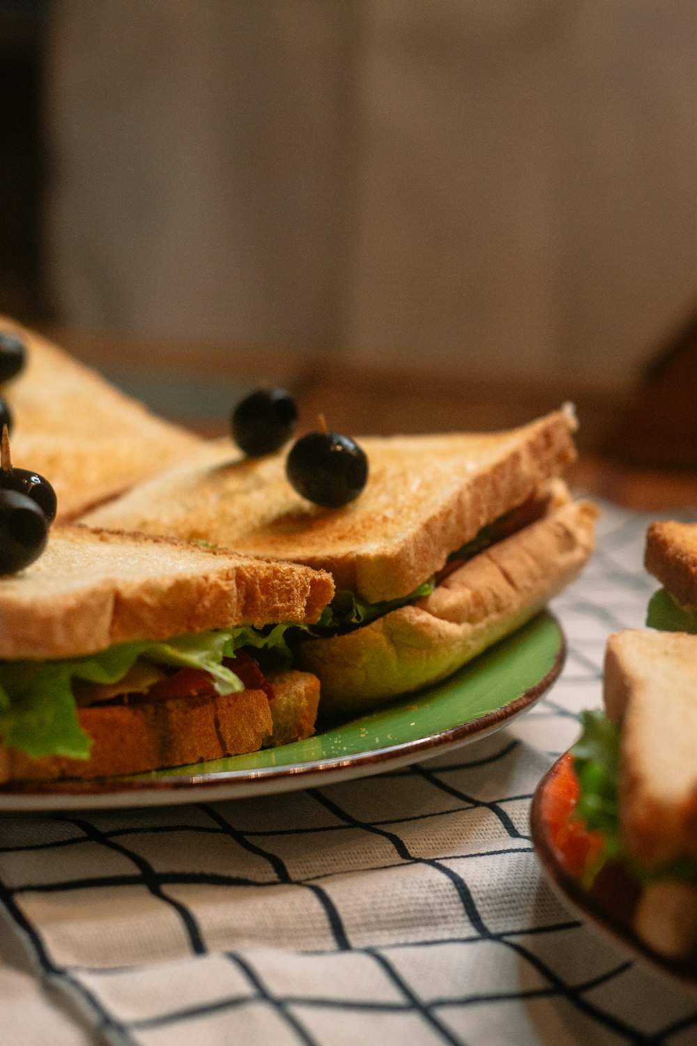 brown bread with tomato and green vegetable on white ceramic plate