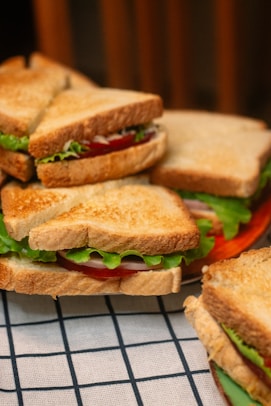 burger with lettuce and tomato