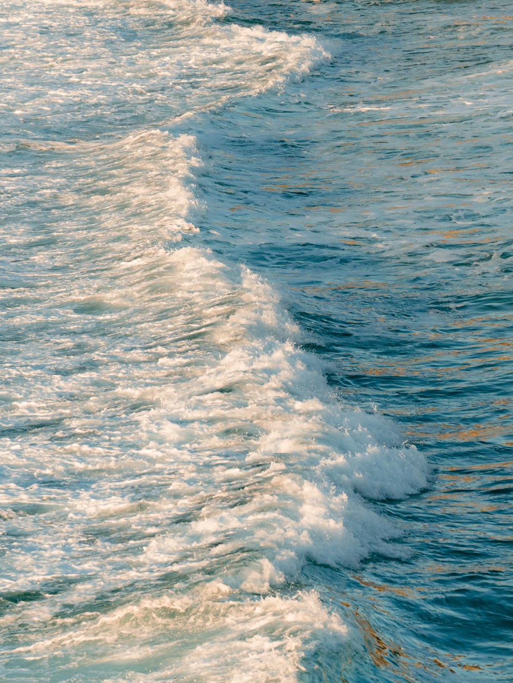 ocean waves crashing on shore during daytime