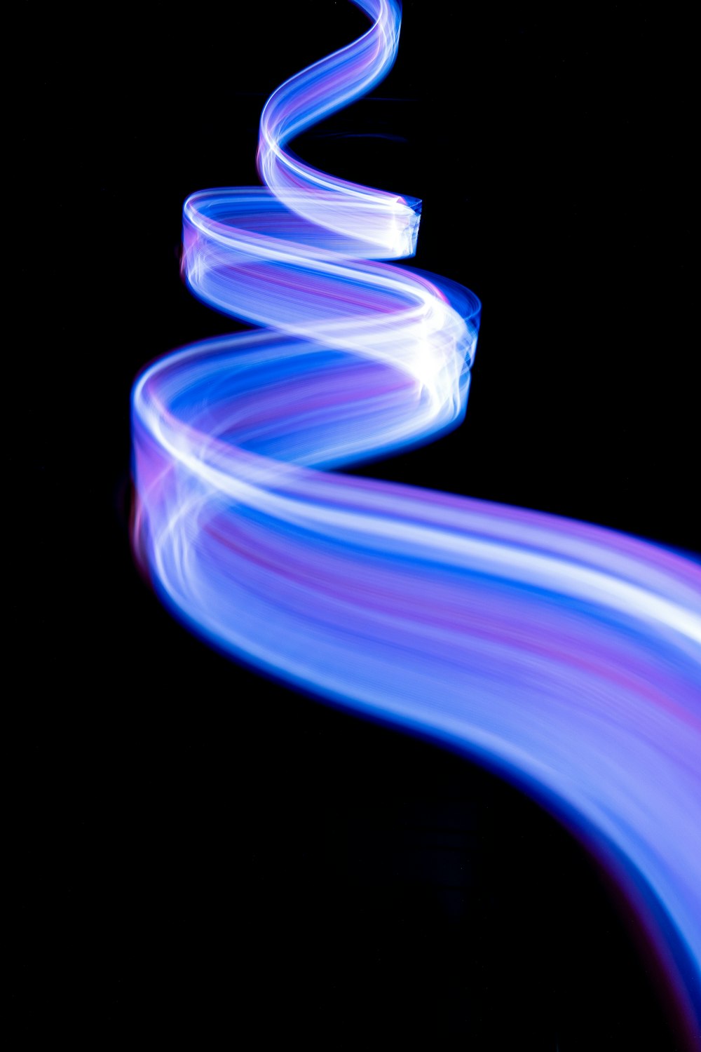 illustrazione della luce viola e blu