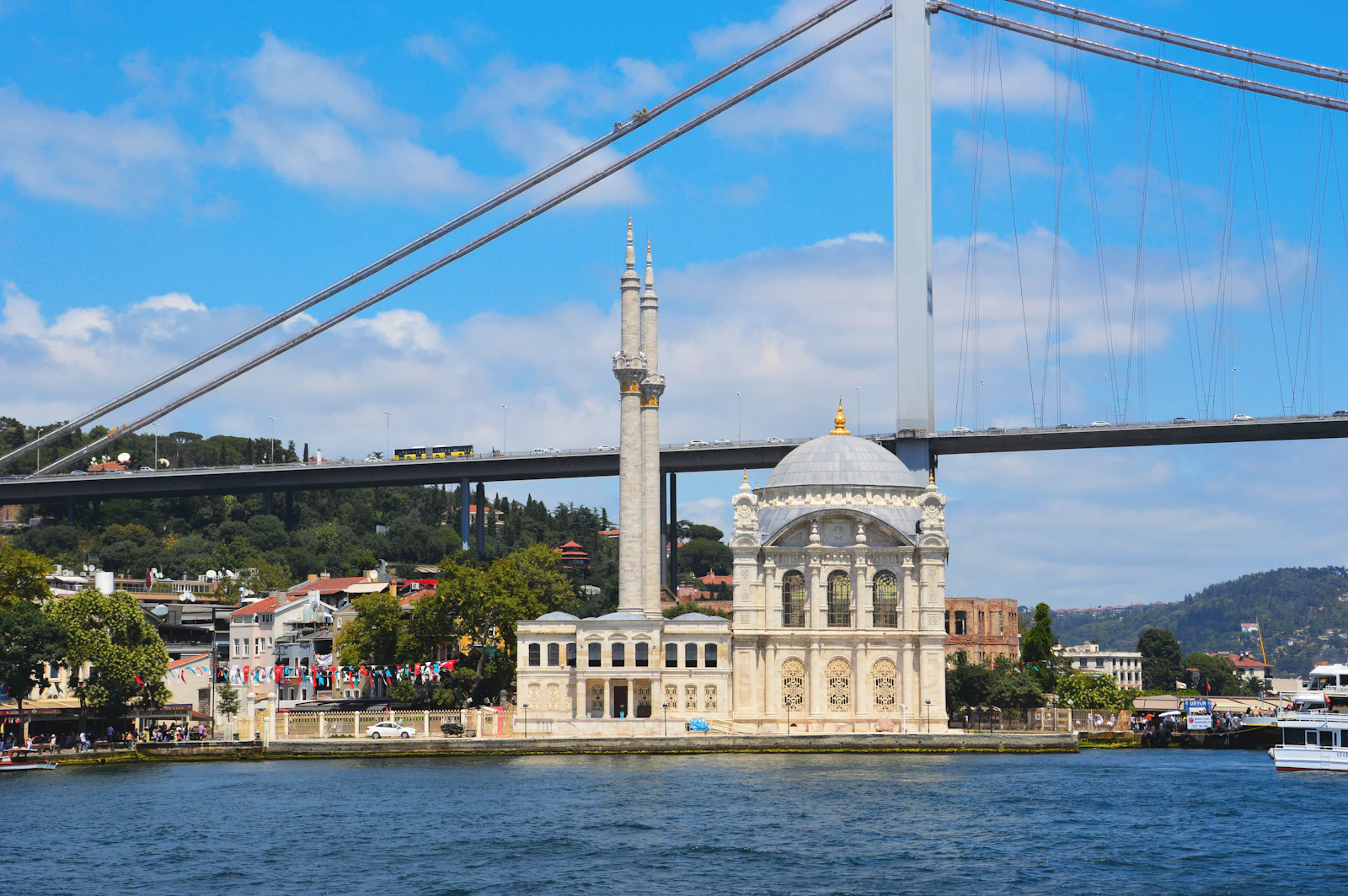 Ortaköy Mosque and the Bosphorus Bridge, Istanbul, Türkiye