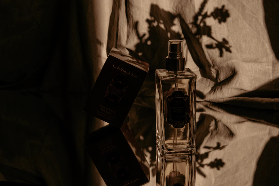 Noir Oud detail