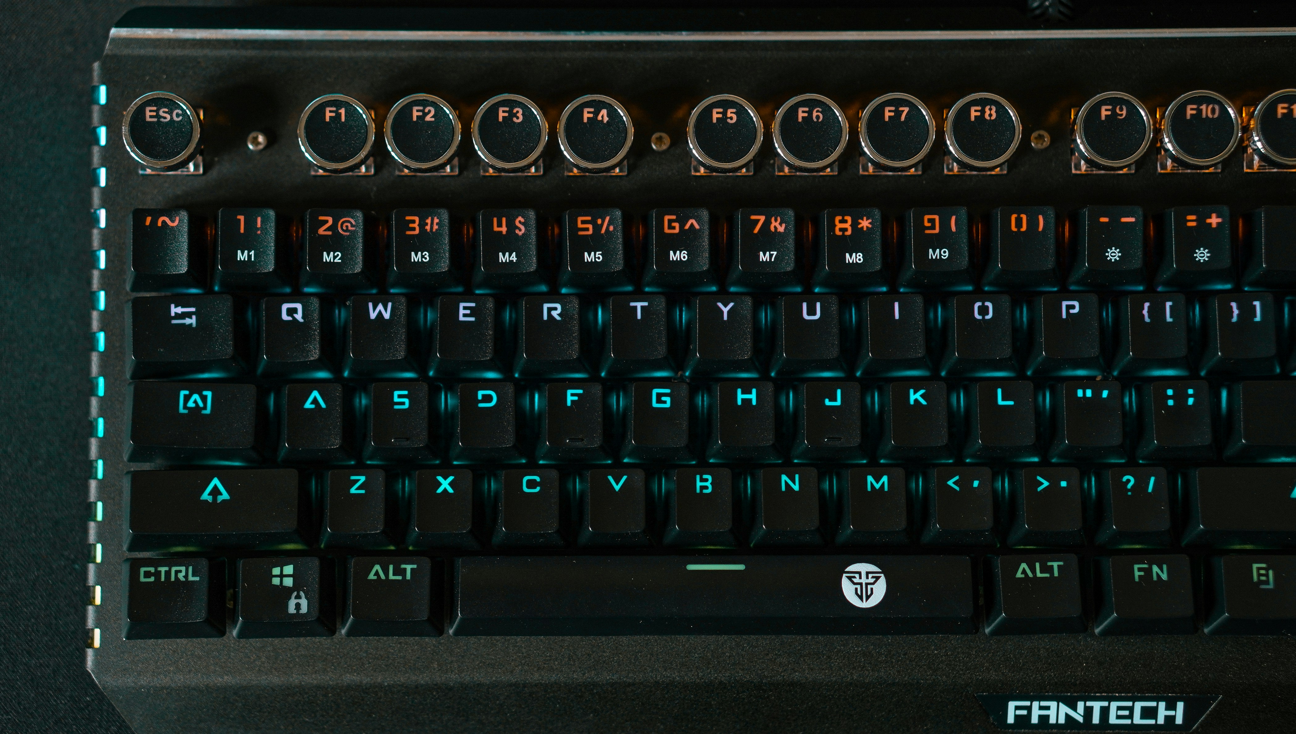 black computer keyboard on black table