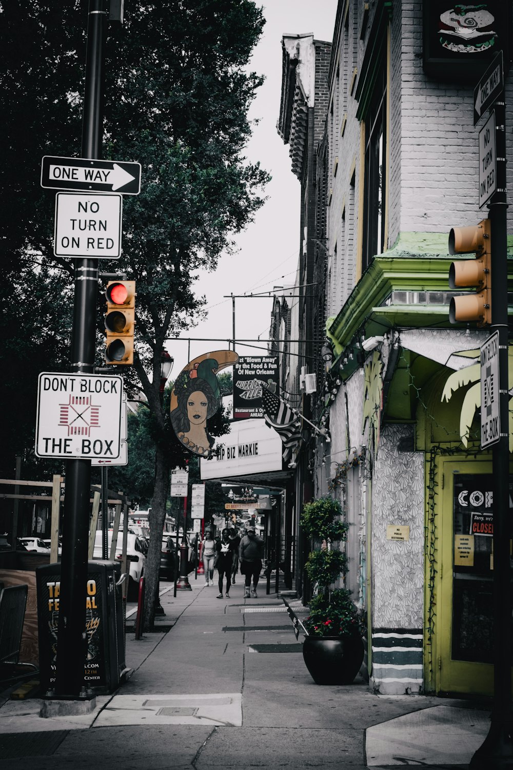 traffic light on stop sign