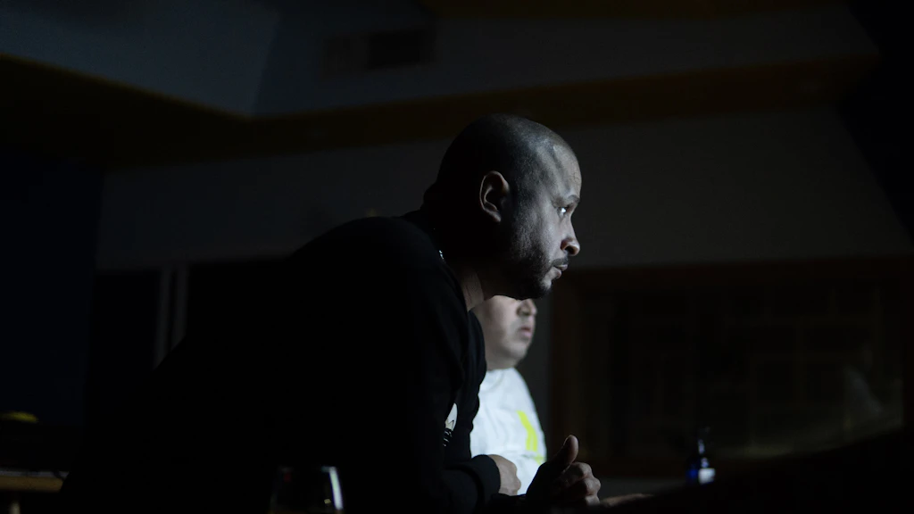 Joueur tendant un piège au poker avec un check-raise