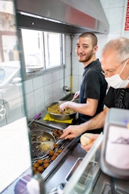 man in black crew neck t-shirt cooking