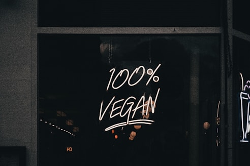 Vegan mycelium leather and protein, sustainable alternative to plastics.