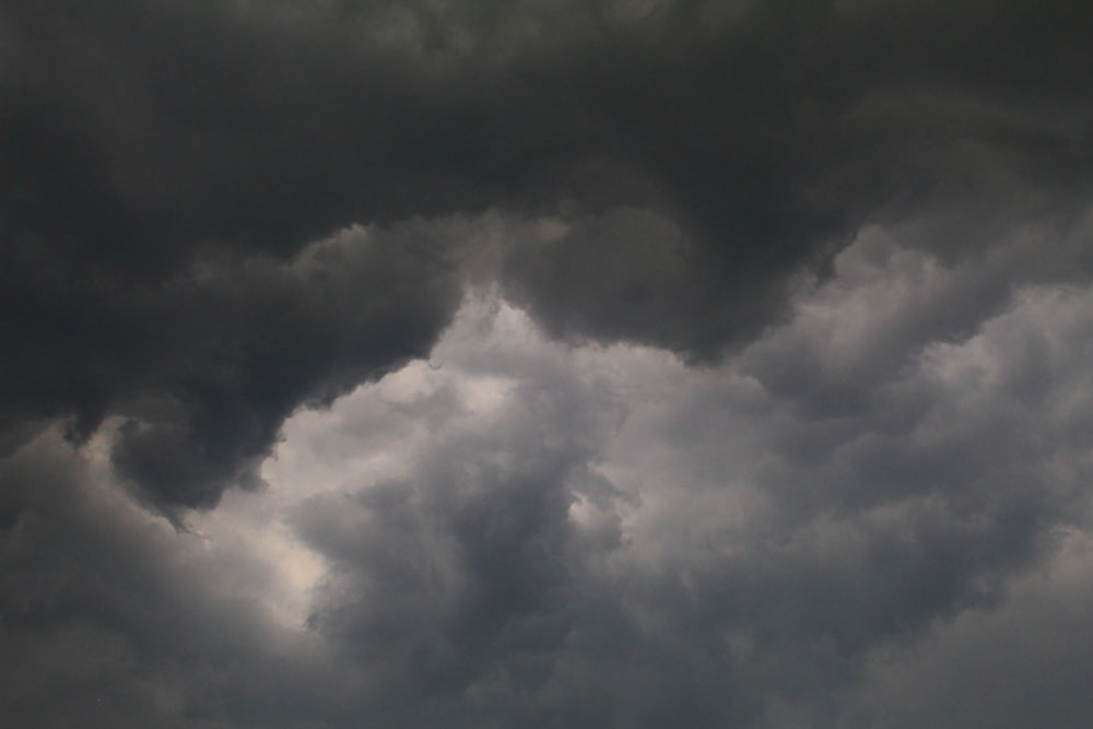 nuages blancs dans le ciel