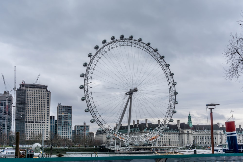 white ferris wheel near body of water during daytime