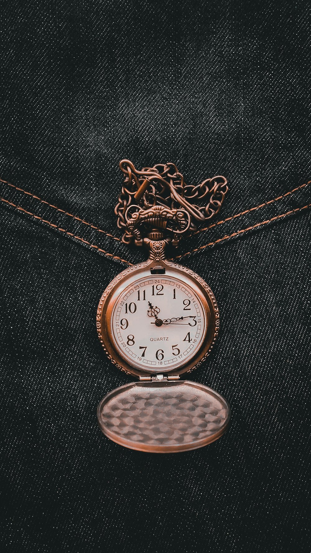 gold pocket watch at 10 00