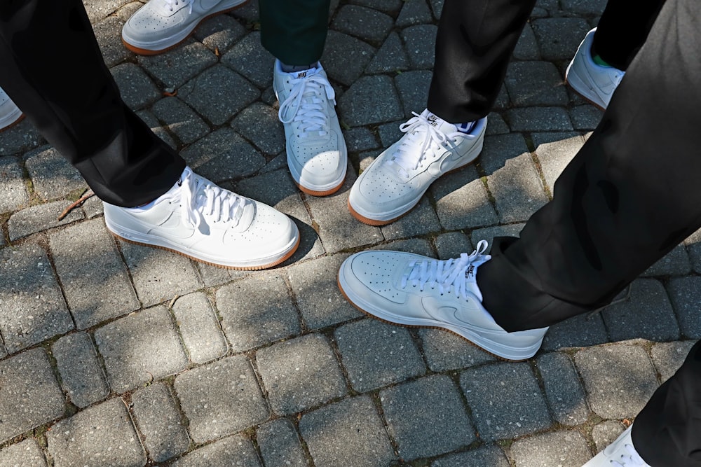 Person wearing white nike sneakers photo – Free Shoes Image on Unsplash