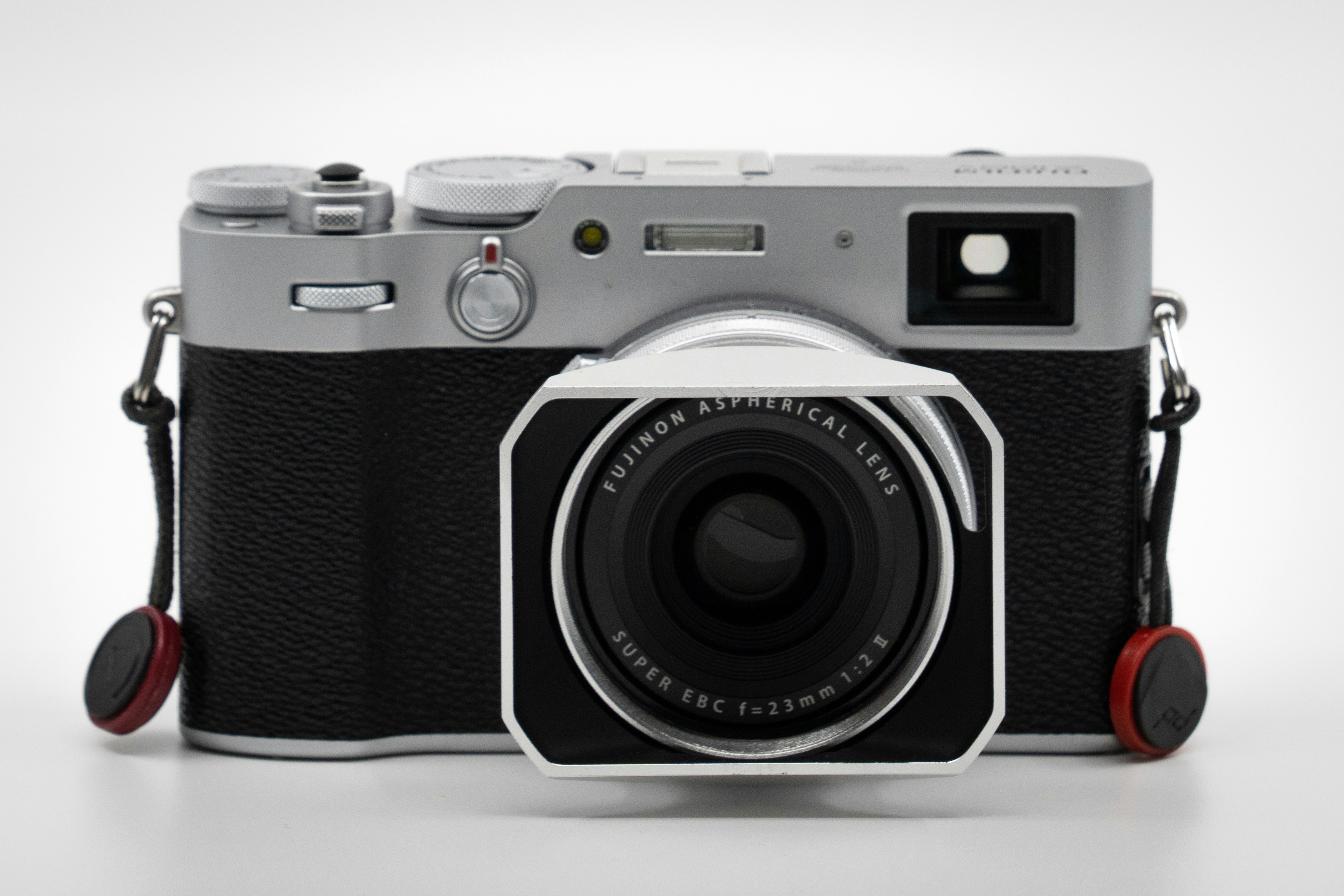 DSLR-Kamera in Schwarz und Silber