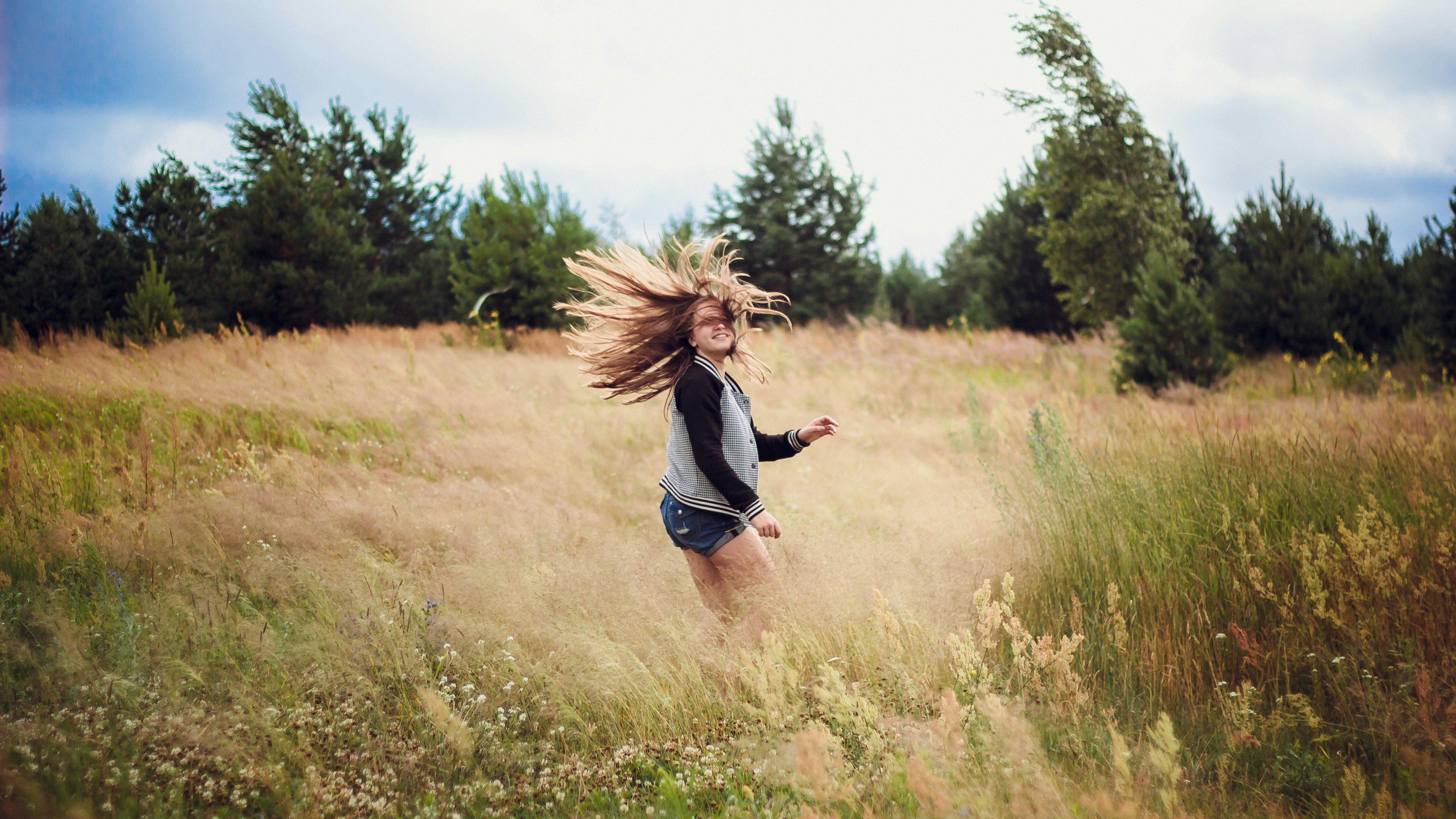 Woman in gray shirt running on brown grass field during daytime photo ...
