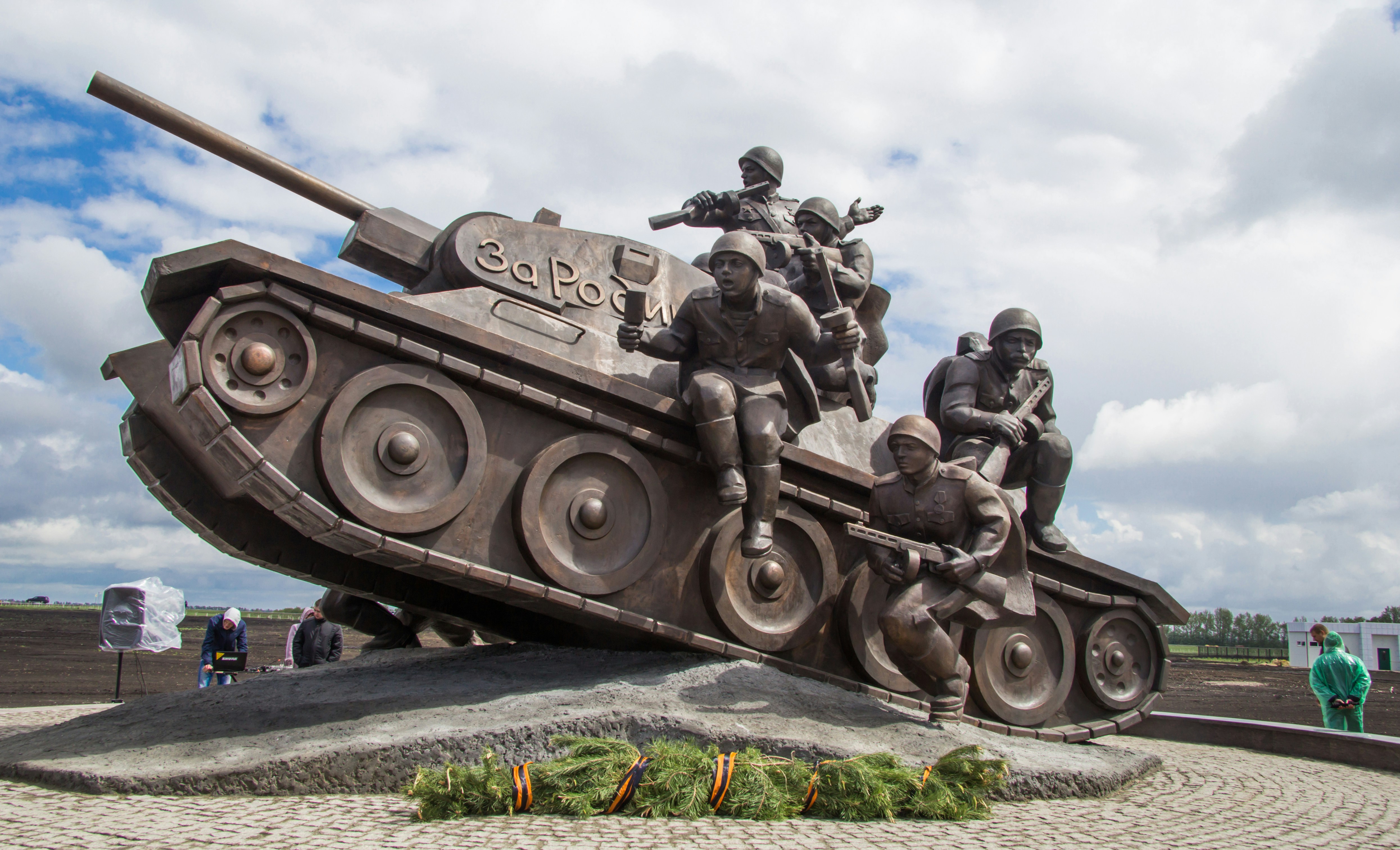 gray concrete statue under cloudy sky during daytime