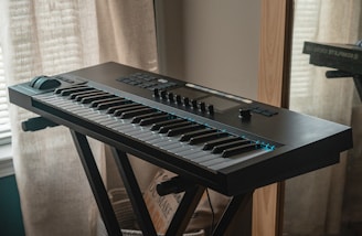 black and white electric keyboard